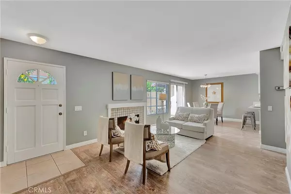 Irvine, CA 92612,17 Oxford #28