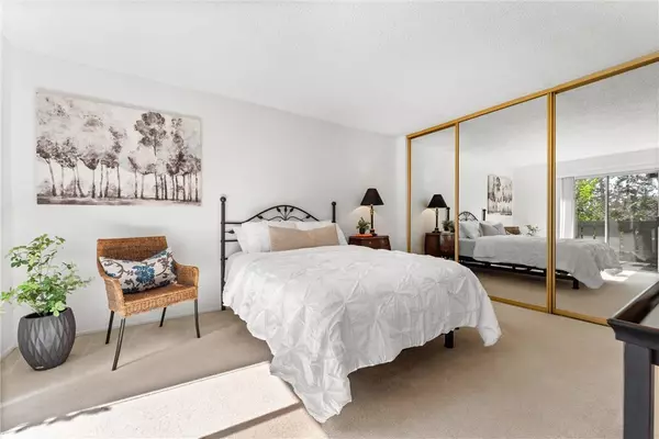 Irvine, CA 92614,1 Smokestone