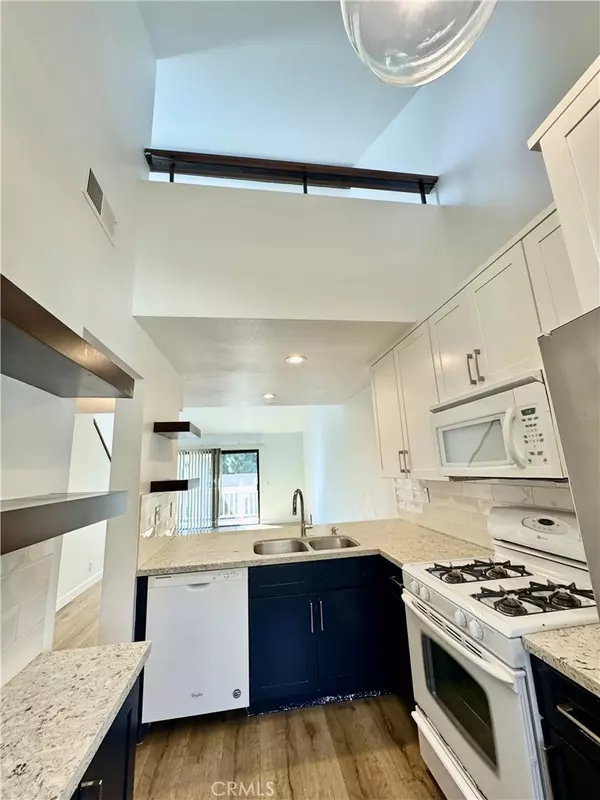 Irvine, CA 92618,123 Lemon Grove #251