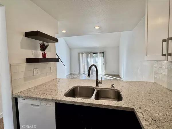 Irvine, CA 92618,123 Lemon Grove #251