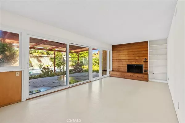 Huntington Beach, CA 92646,8331 Snowbird DR