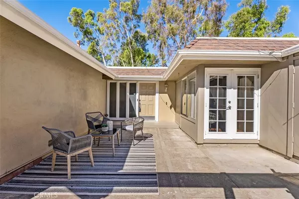 Laguna Hills, CA 92653,23271 Caminito Andreta