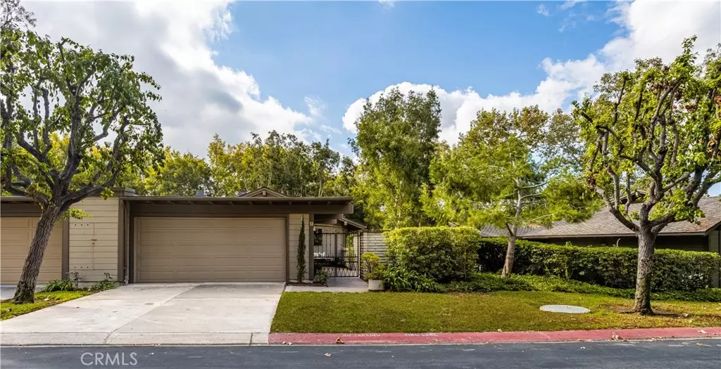 Irvine, CA 92612,8 Montanas Sud #60