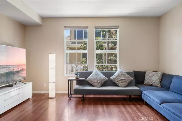 Irvine, CA 92606,414 Silk Tree