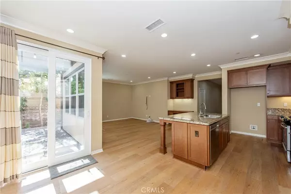 Irvine, CA 92620,76 Pendant