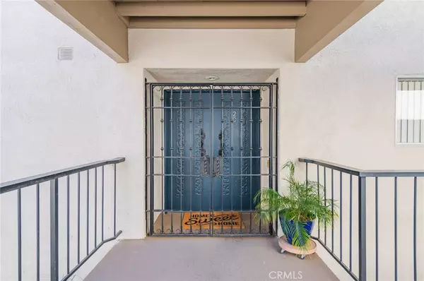 Laguna Woods, CA 92637,3244 San Amadeo #2C