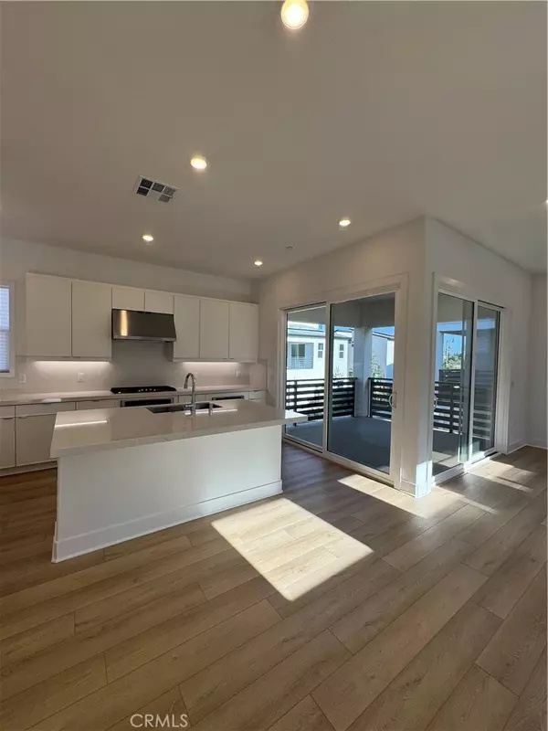 Irvine, CA 92618,436 Loon