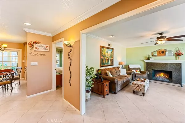 Santa Ana, CA 92705,2014 E 20th ST