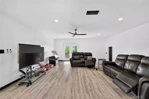 Escondido, CA 92027,612 Momar LN