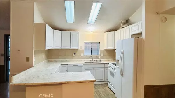 Santa Ana, CA 92703,3929 W 5th ST #32