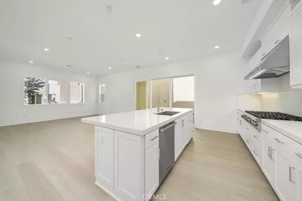 Irvine, CA 92618,165 Sawbuck