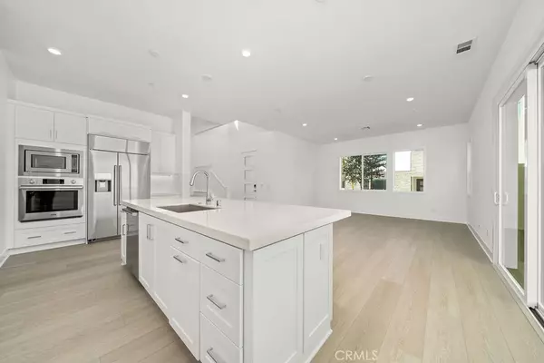 Irvine, CA 92618,165 Sawbuck