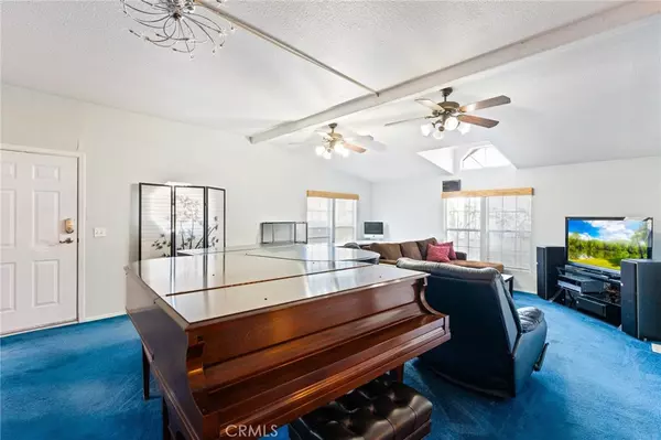 Laguna Hills, CA 92653,23301 Ridge Route #165