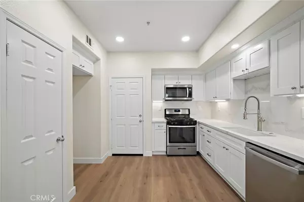 Irvine, CA 92603,82 Stepping Stone