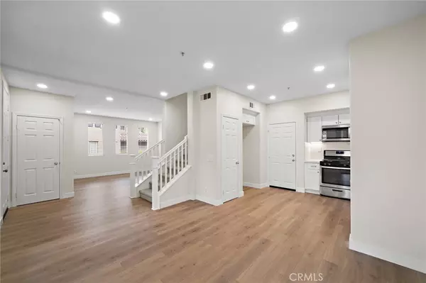 Irvine, CA 92603,82 Stepping Stone