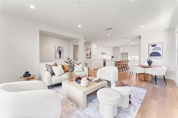 Irvine, CA 92618,136 Newburry