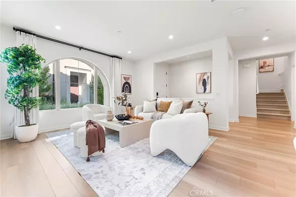 Irvine, CA 92618,136 Newburry