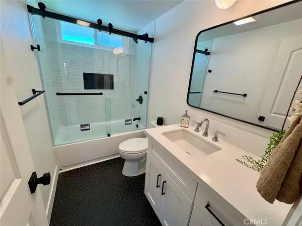 1502 W Hemlock WAY, Santa Ana, CA 92704