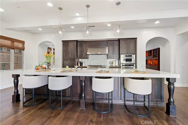 Irvine, CA 92602,9 Spanish Moss