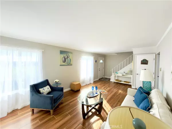 Huntington Beach, CA 92646,8142 Foxhall DR