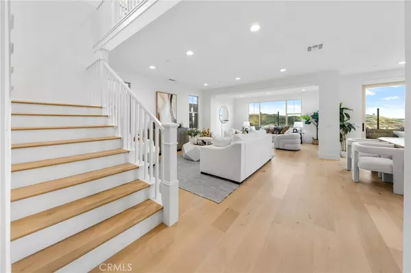 Irvine, CA 92602,206 Collino