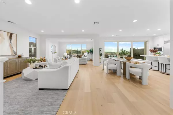 Irvine, CA 92602,206 Collino