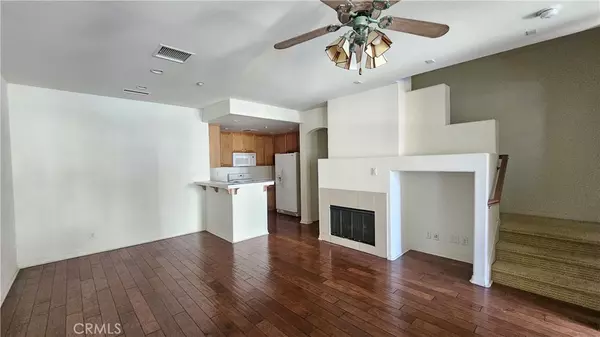 Irvine, CA 92603,32 Vermillion