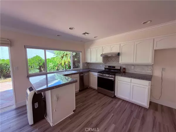 Irvine, CA 92612,19 Aspen Tree