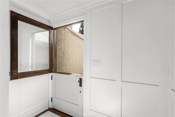 Tustin, CA 92780,1055 Tustin Pines