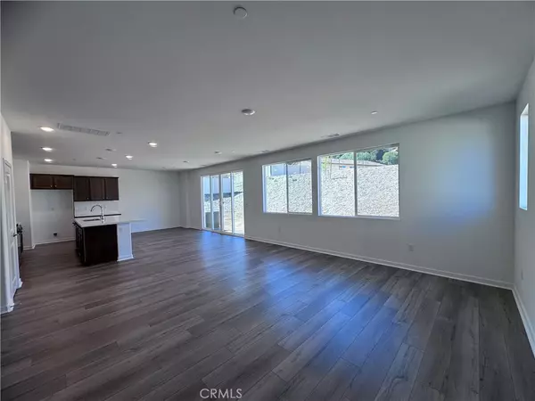 Lake Elsinore, CA 92530,33313 Riverside