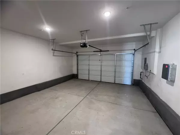 Lake Elsinore, CA 92530,33313 Riverside