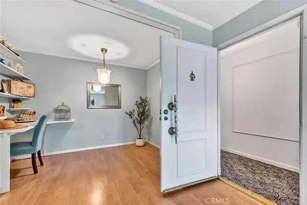 Newport Beach, CA 92663,500 Cagney LN #103