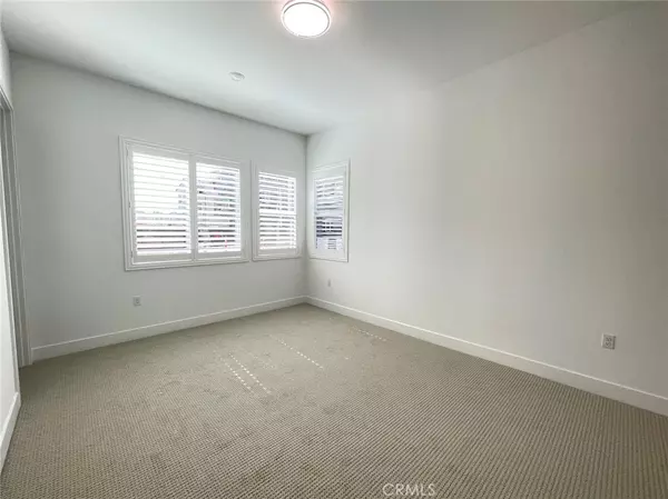 Irvine, CA 92618,501 Rail