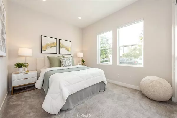 Lake Forest, CA 92630,220 Holliston