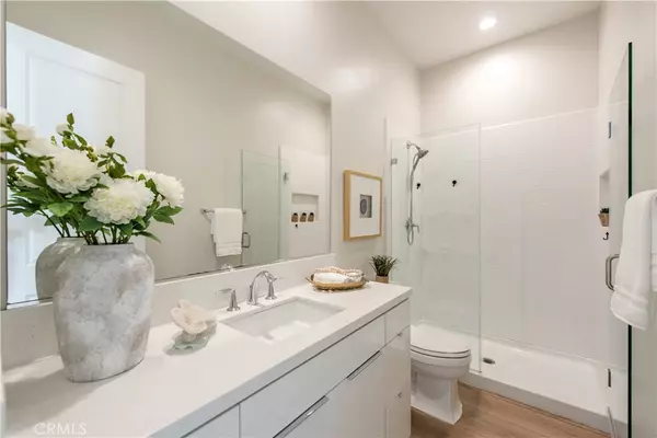 Lake Forest, CA 92630,220 Holliston