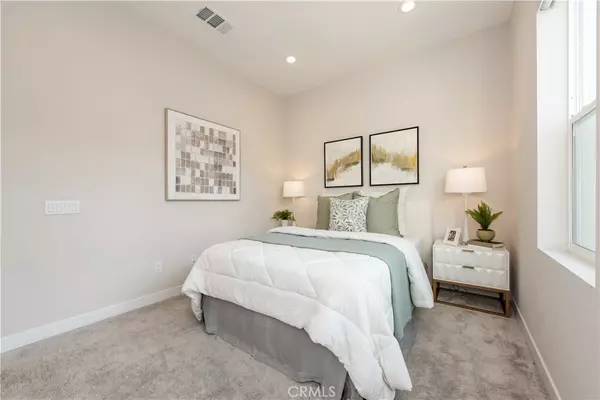 Lake Forest, CA 92630,220 Holliston