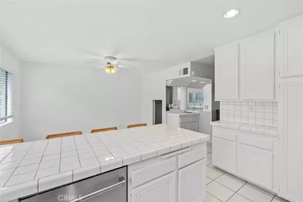 Woodland Hills, CA 91367,6225 Shoup AVE #109