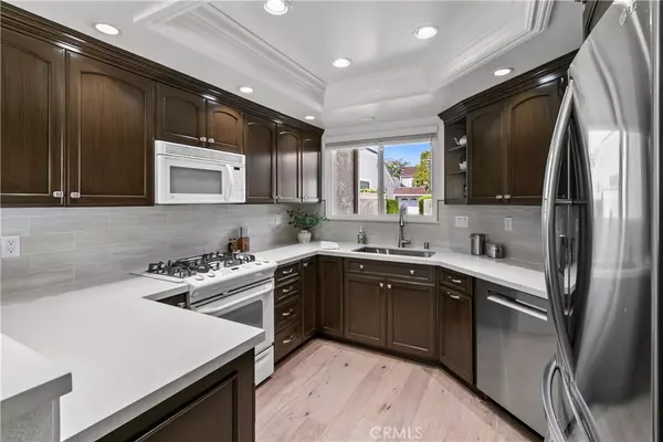 Laguna Hills, CA 92653,6 Robin Hill Lane