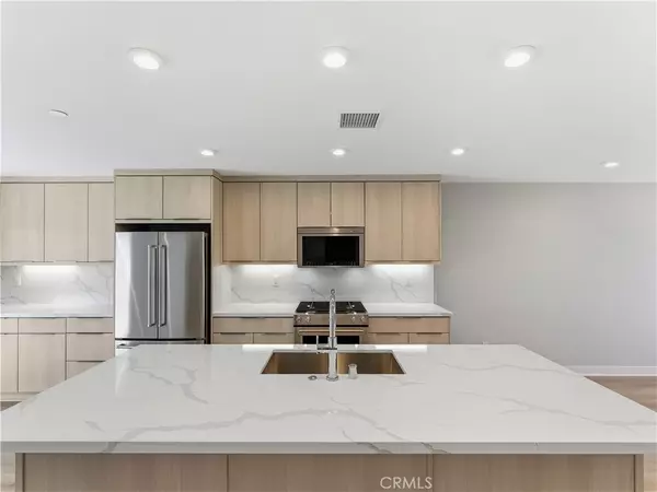 San Diego, CA 92117,4517 Misty PL