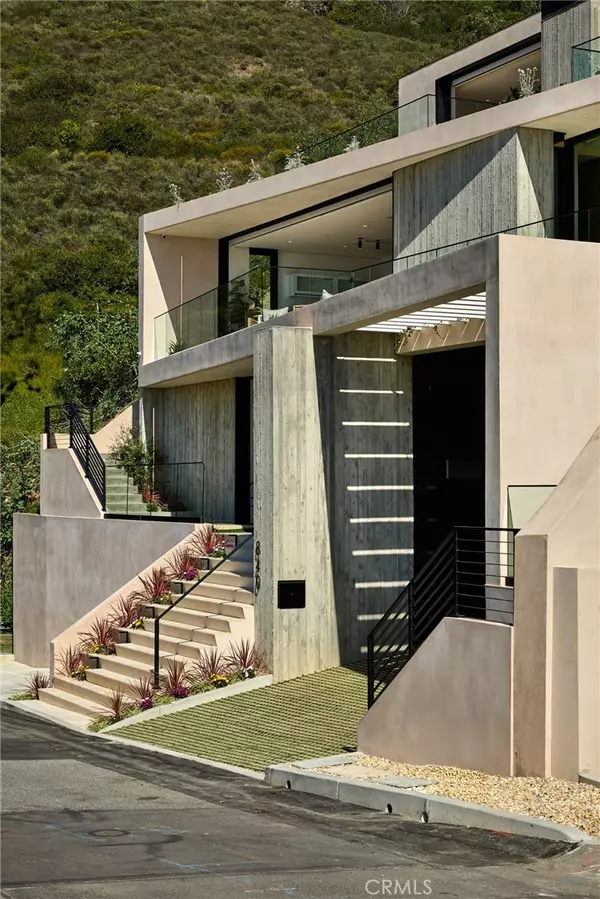 Laguna Beach, CA 92651,840 Gainsborough DR