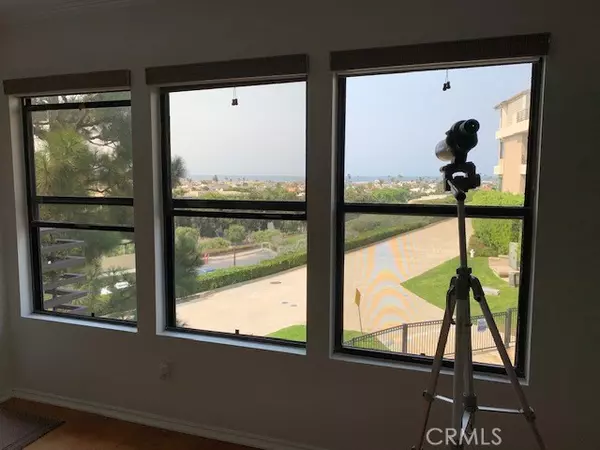 Newport Beach, CA 92663,280 Cagney LN #215