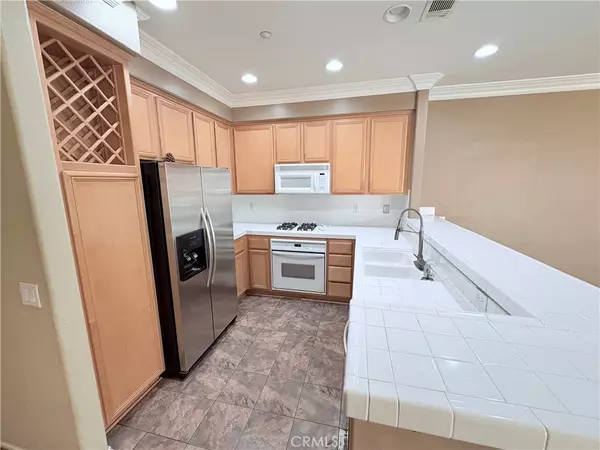 Lake Forest, CA 92679,28512 Sorano