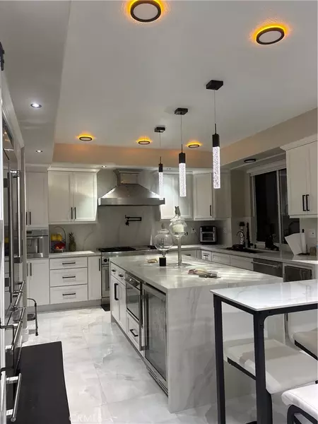 7135 Ashley Drive, Huntington Beach, CA 92648