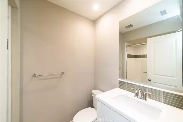 Irvine, CA 92618,153 Milky