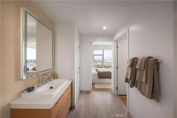 Santa Ana, CA 92707,9 MacArthur Place #407