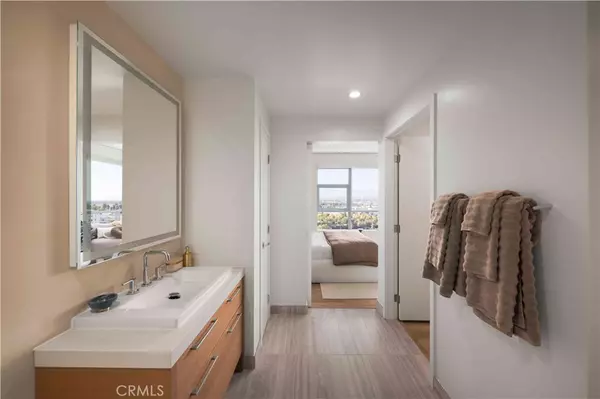 Santa Ana, CA 92707,9 MacArthur Place #407