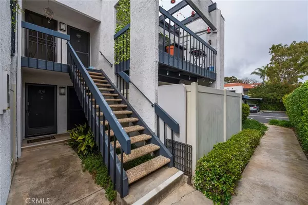 Huntington Beach, CA 92648,215 Wichita AVE #106