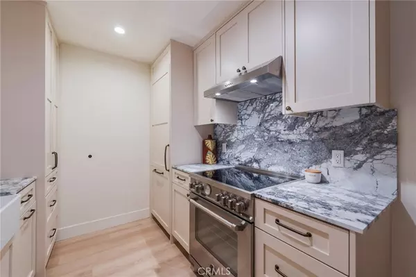 Huntington Beach, CA 92648,215 Wichita AVE #106