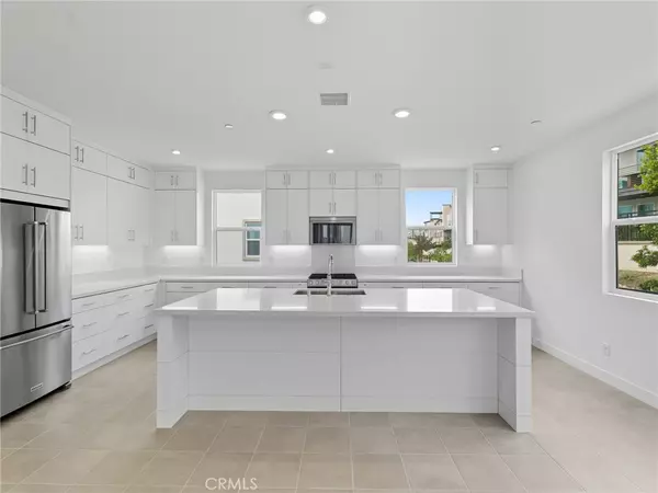 San Diego, CA 92108,2720 Everly DR