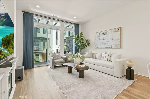 Irvine, CA 92618,102 Sawbuck